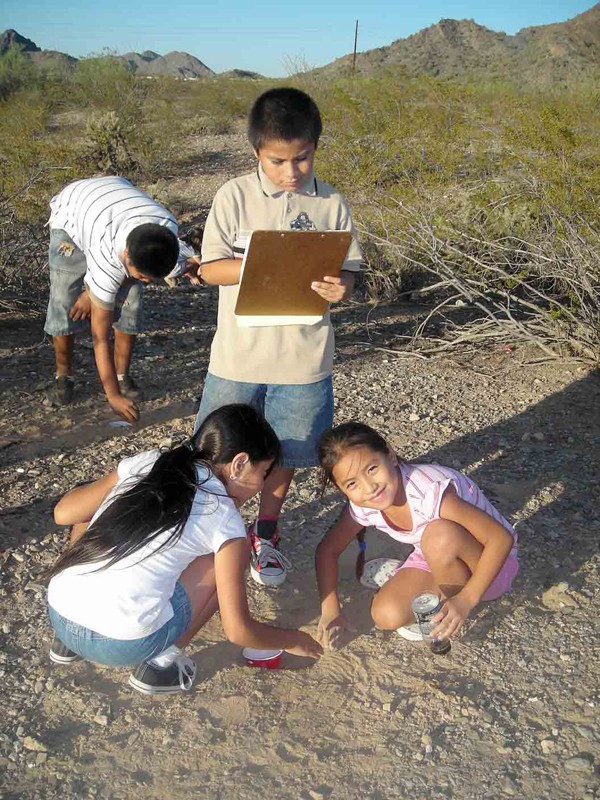 Children from Casa de Paz Sahuaro set pitfall traps